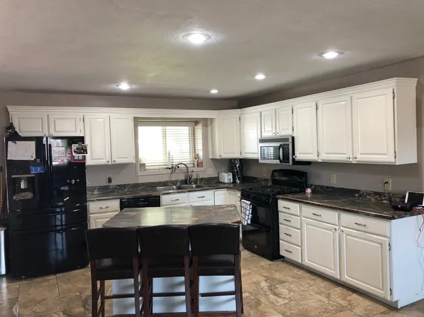 2702 Zia Ct, Farmington, NM 87401