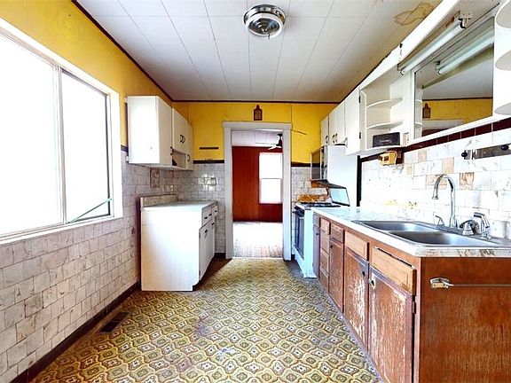 5th image of 4005 Cypress St