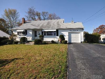 1376 Brooklyn Blvd, Bay Shore, NY, 11706