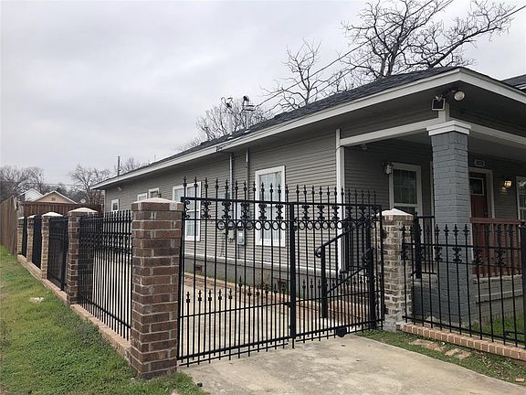 4th image of 1033 E 10th St #1031