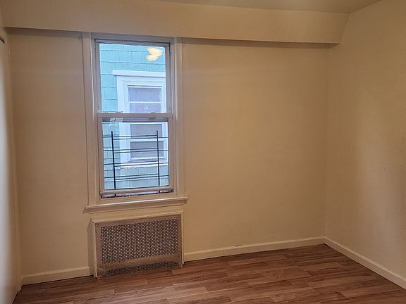 5th image of 129 Saratoga Ave Fl 2