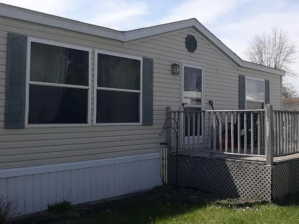 8775 Country View Dr NW, Sparta, MI 49345