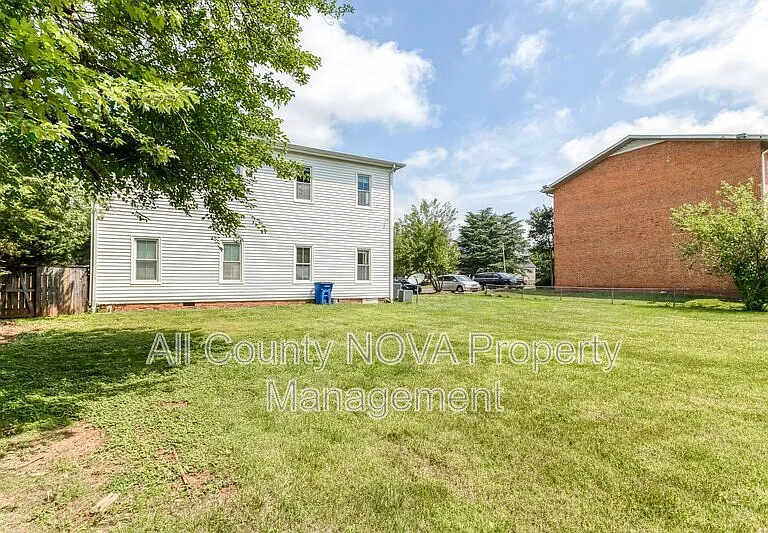 8753 Signal Hill Rd #4 — Photo 20