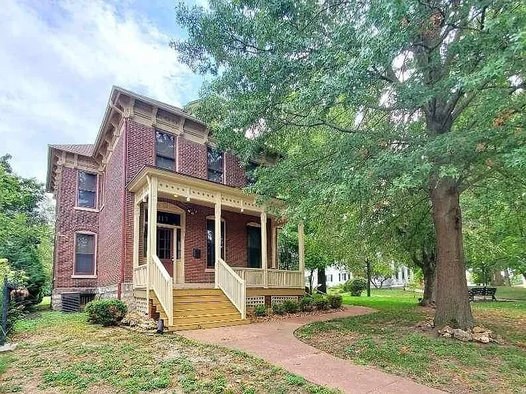 413 S 12th St — Photo 1