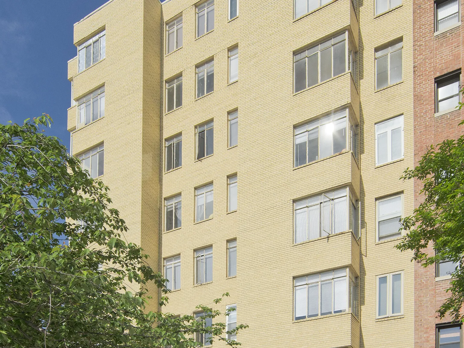 Sixteen Hundred Apartments — Photo 2