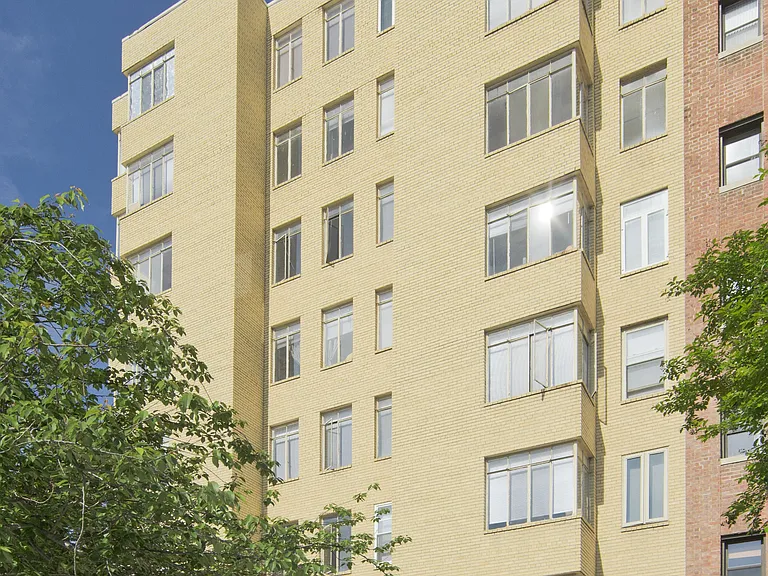 Sixteen Hundred Apartments — Photo 2