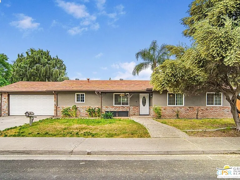 1925 Cota Way — Photo 1