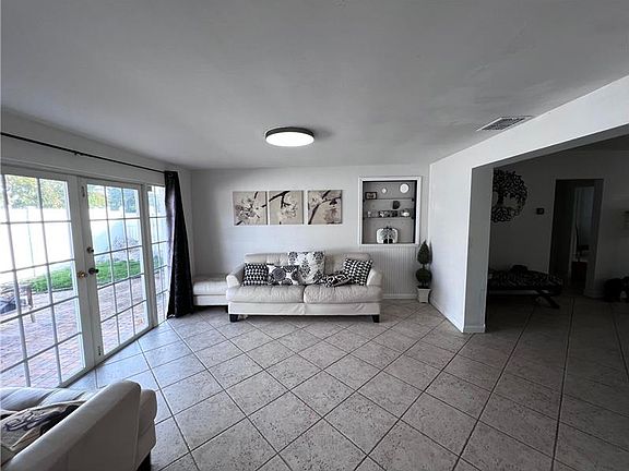3rd image of 1241 SE 10th St