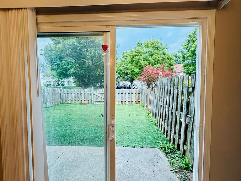 11 Saffron Dr — Photo 21