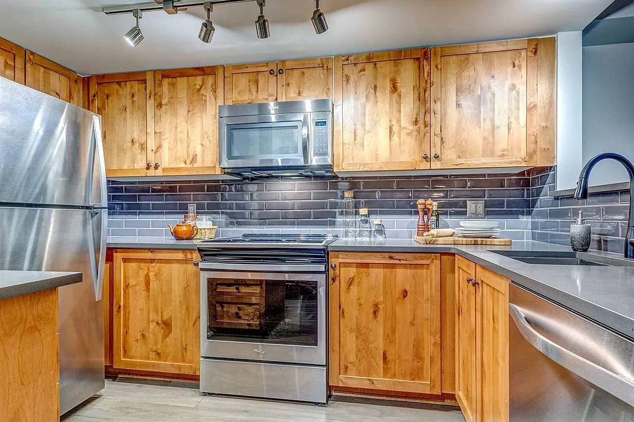 2 bed, 870 sqft, $4,000 — Photo 1
