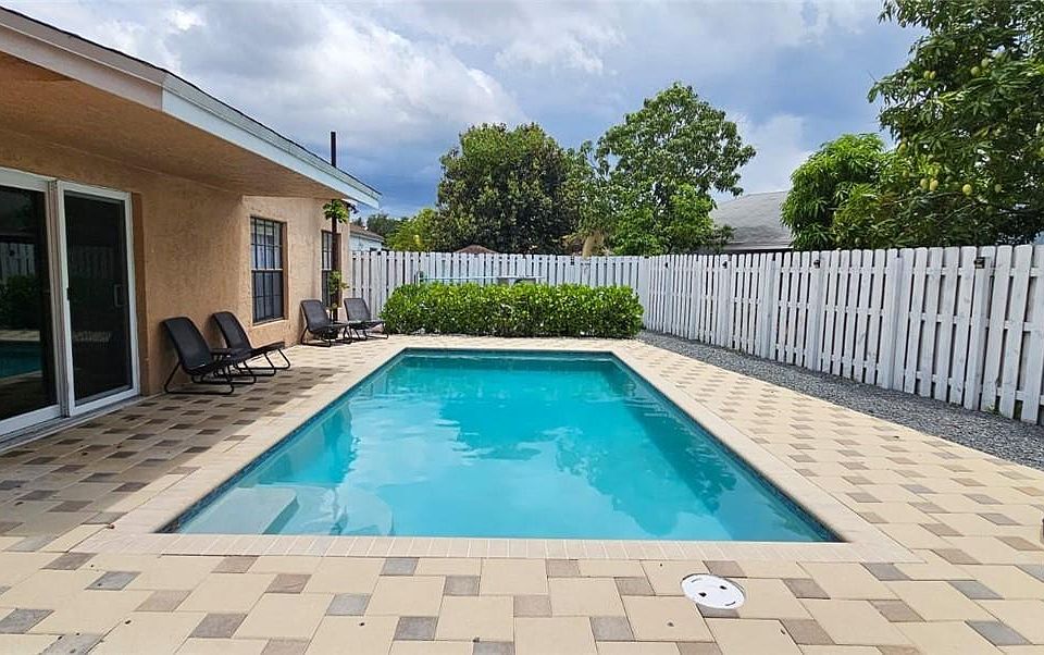 1st image of 2400 SW 82nd Avenue