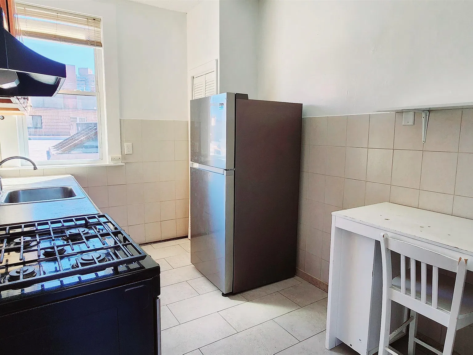 2 bed, 1.0 bath, 850 sqft, $2,100 — Photo 3