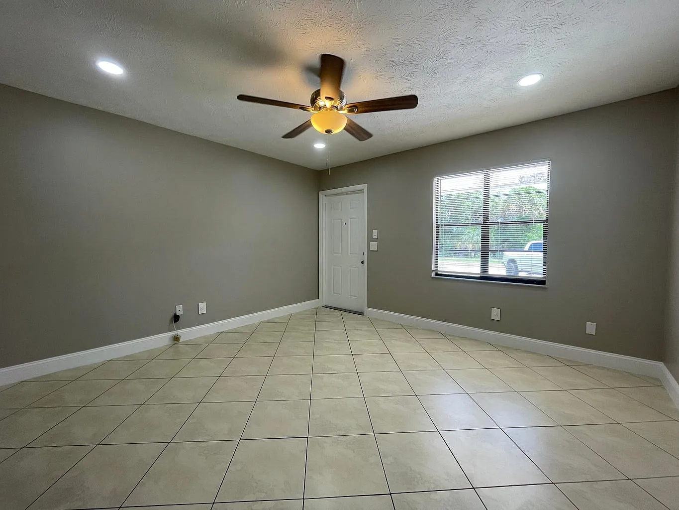 2 bed, 810 sqft, $1,695 — Photo 2