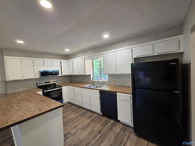 1209 Governors Dr SE — Photo 10