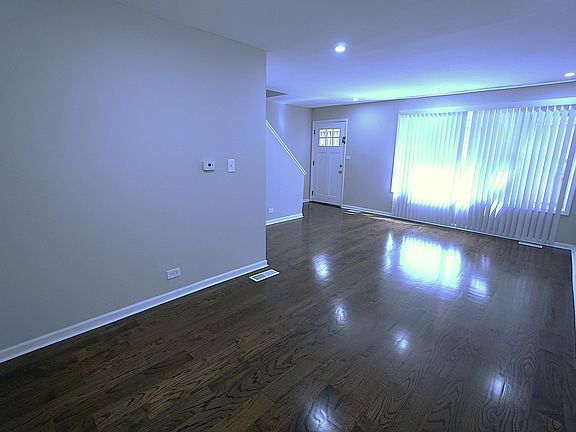 3rd image of 6122 N Winthrop Ave Unit B