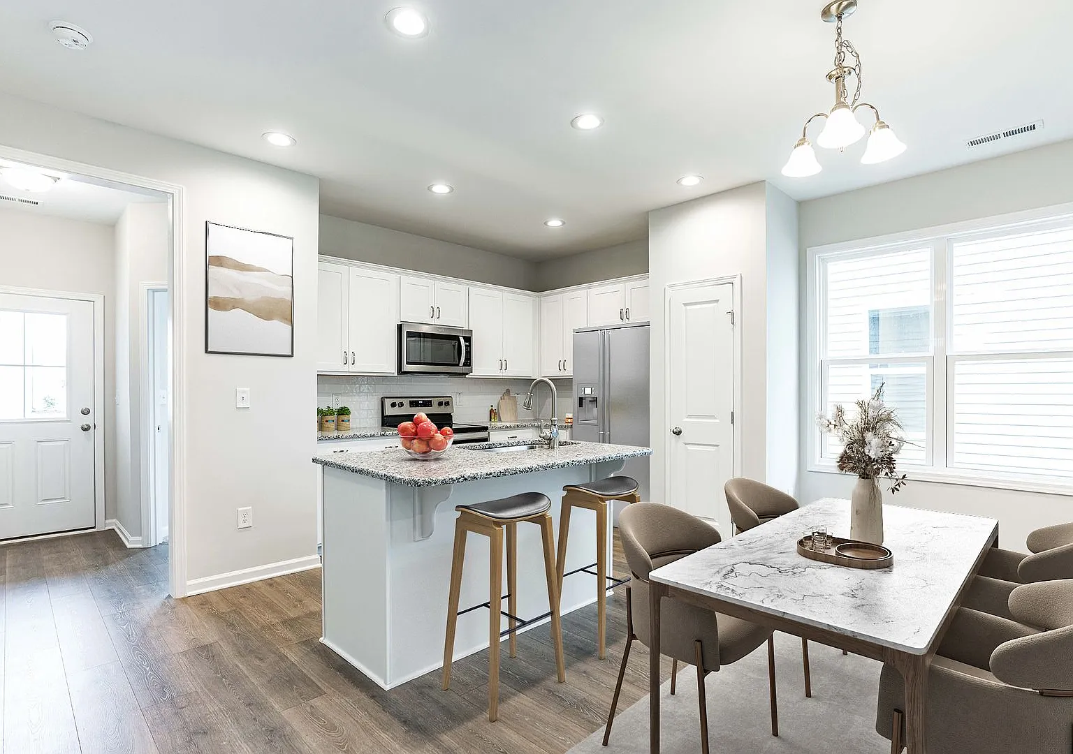 3 Bedroom Triplex in Smithfield! — Photo 3