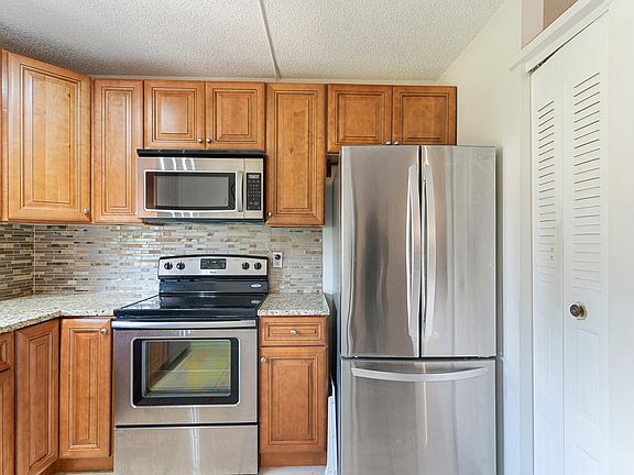 5th image of 1560 NE 12th Ter APT D7