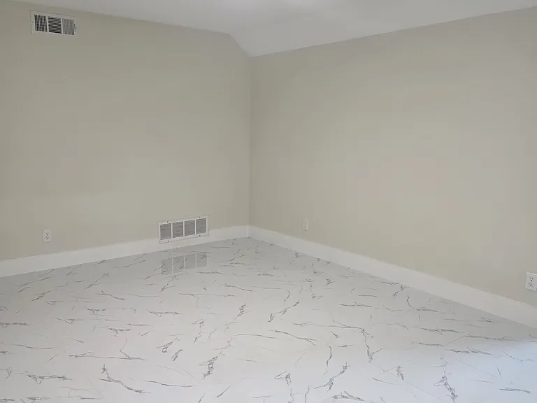 1900 Hillcrest Dr — Photo 10