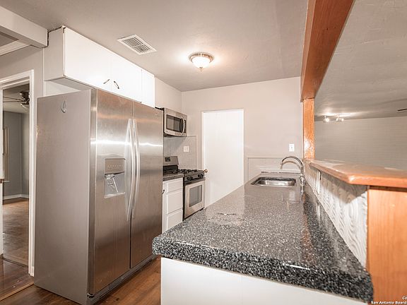4th image of 211 S GUILFORD DR