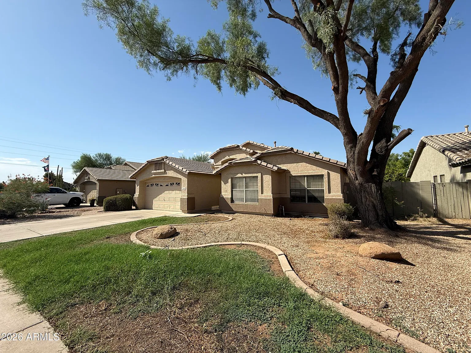 4 bed, 2.0 bath, 1877 sqft, $2,450 — Photo 2