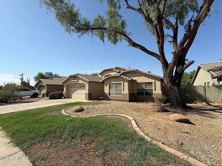 1644 E Oakland St — Photo 2