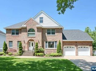 87 Andrea Ct, Paramus, NJ 07652