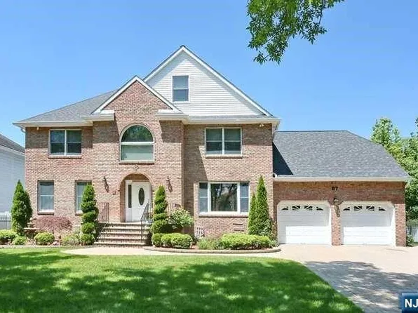 87 Andrea Ct, Paramus, NJ 07652