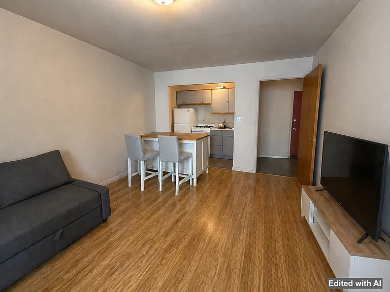 34-06 33rd St #3R — Photo 4