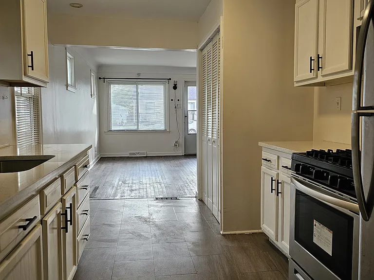 14219 Knox Ave — Photo 6