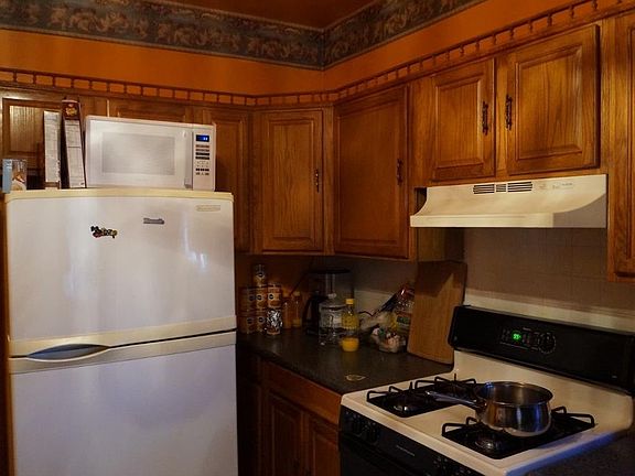 4th image of 106 Benkard Ave