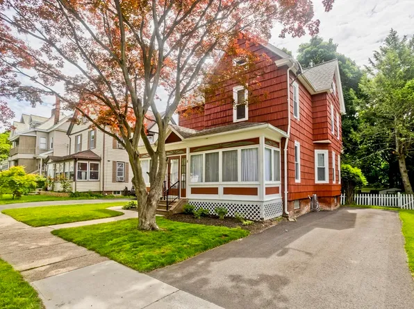 86 Sycamore St, Holyoke, MA 01040