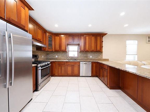 4th image of 2155 66th St