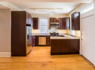 1327 W Wolfram St #2, Chicago, IL 60657