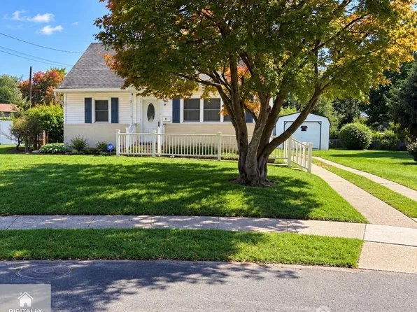 9 Plaza Ct, Ewing, NJ 08628
