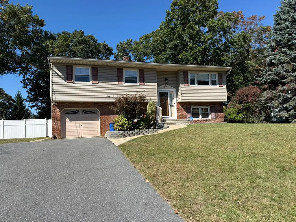 3 bed, 1954 sqft, $3,600 — Photo 2