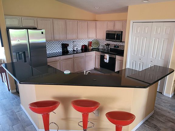 3rd image of 550 Lee Ave