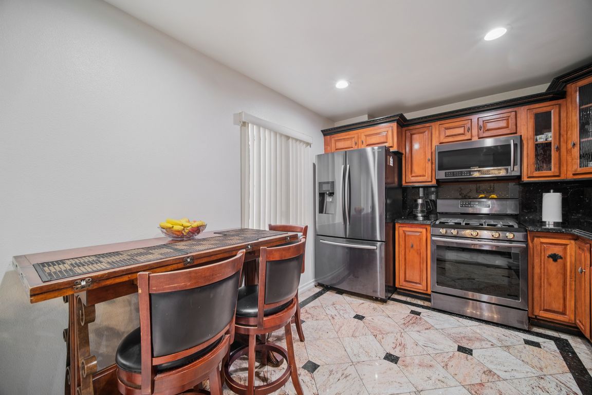 next background image