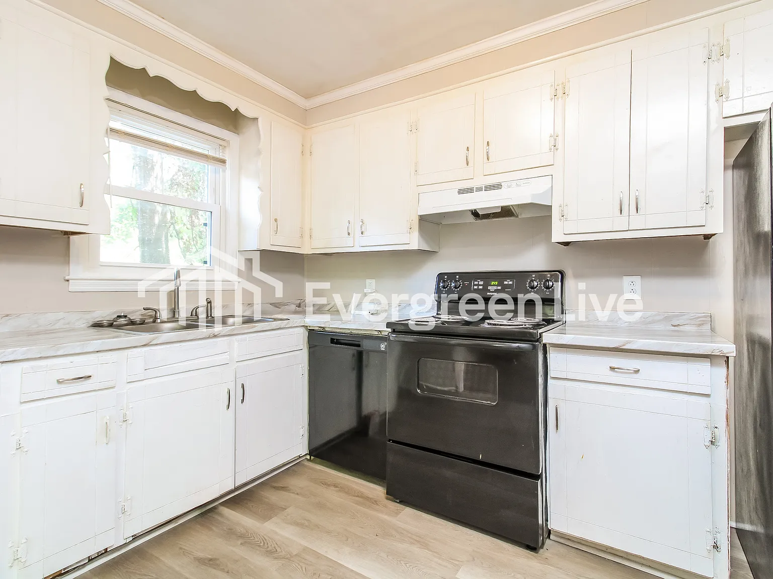 4 bed, 2.0 bath, 1164 sqft, $1,295 — Photo 3