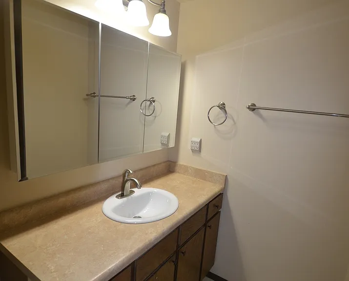347 Huron Rd #450 — Photo 26