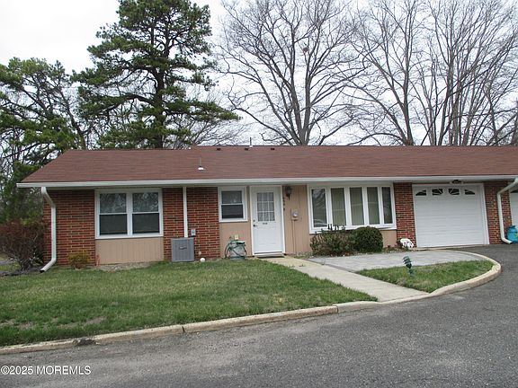 3rd image of 454B Portsmouth Dr
