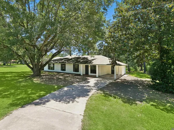134 Port Hudson Plains Rd, Zachary, LA 70791