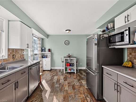 4th image of 37 Spring St
