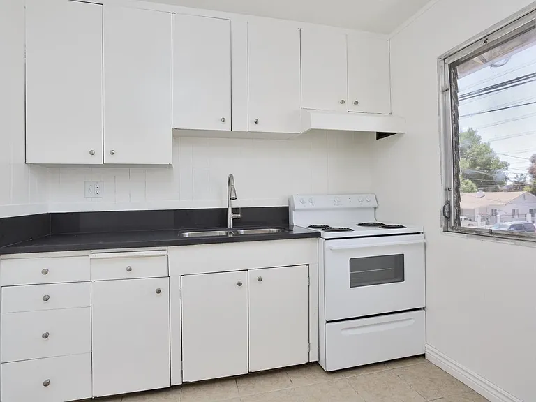 16025 Gault St #17 — Photo 5