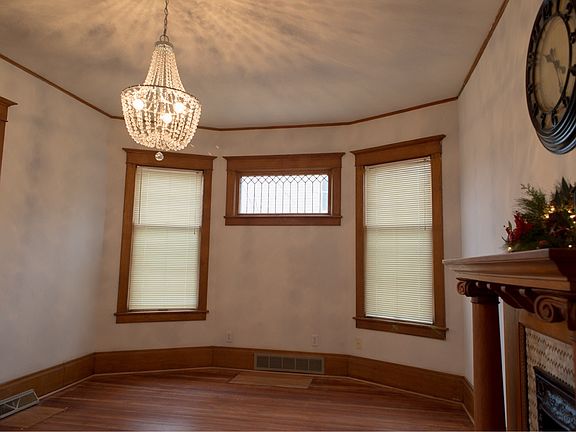 3rd image of 815 18th St