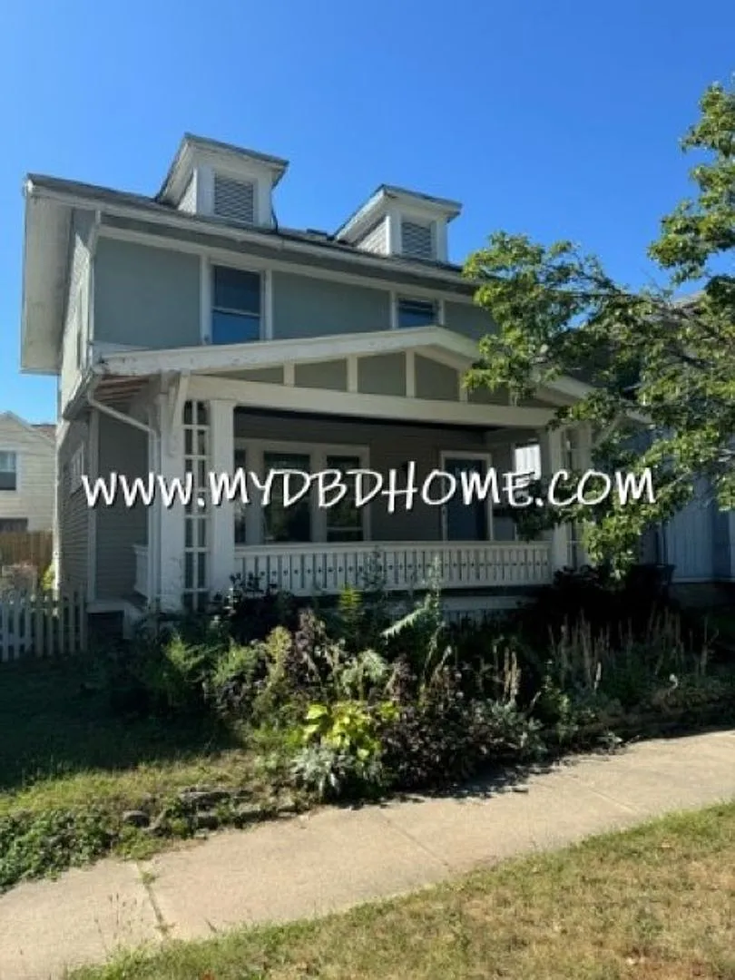 1105 W Packard Ave photo 1