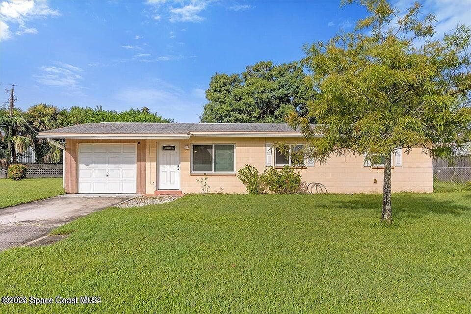 1st image of 1812 Oakwood Dr