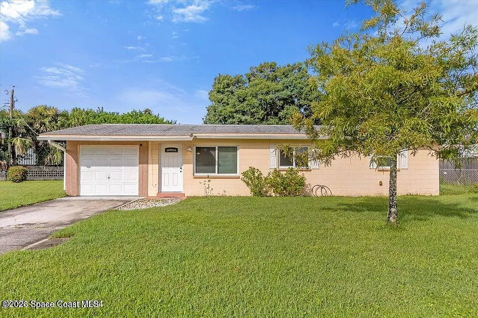 1812 Oakwood Dr