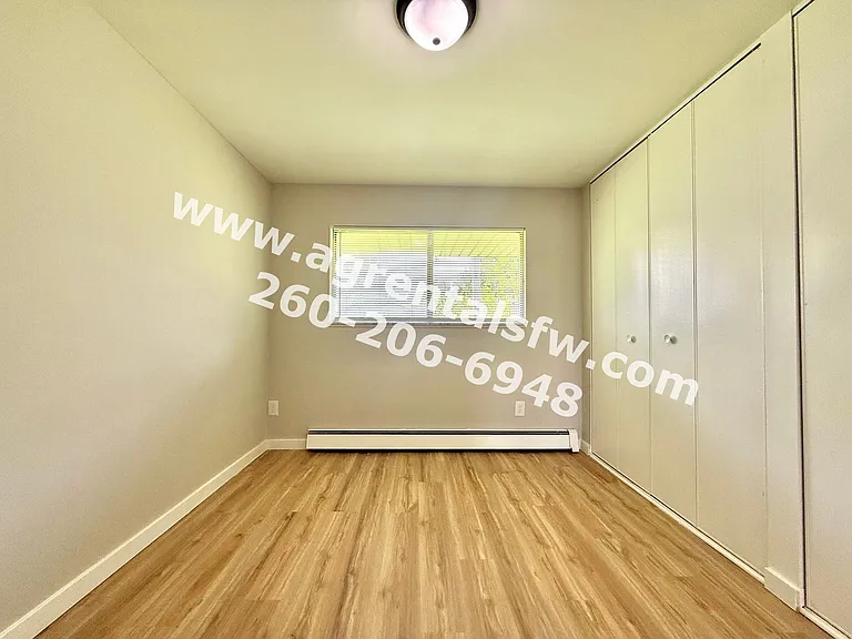 901-931 West Brookwood Court — Photo 8