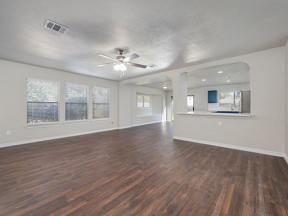 4th image of 2706 Stone Creek Ln