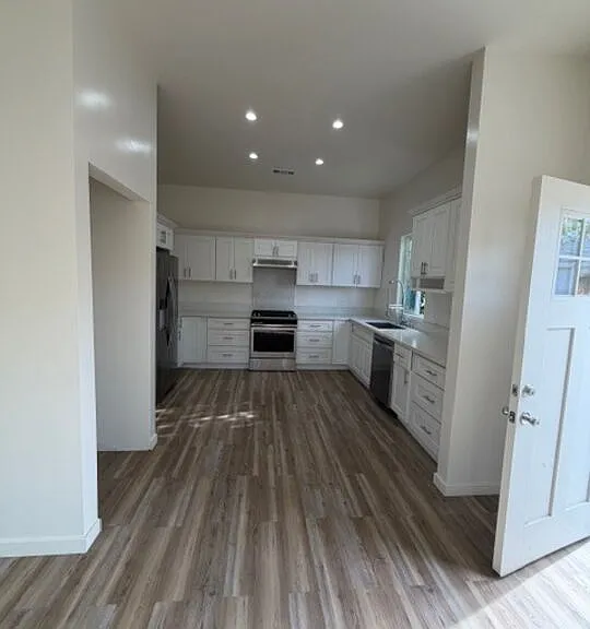 11018 Herrick Ave — Photo 3